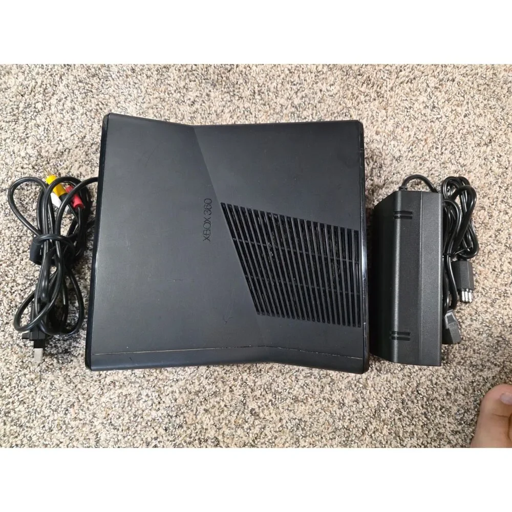 Microsoft Xbox 360 Slim 4GB Console Bundle Lot